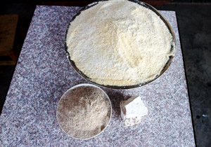 代表性图片2原料：包谷面、熟石膏、麦芽糖.jpg
